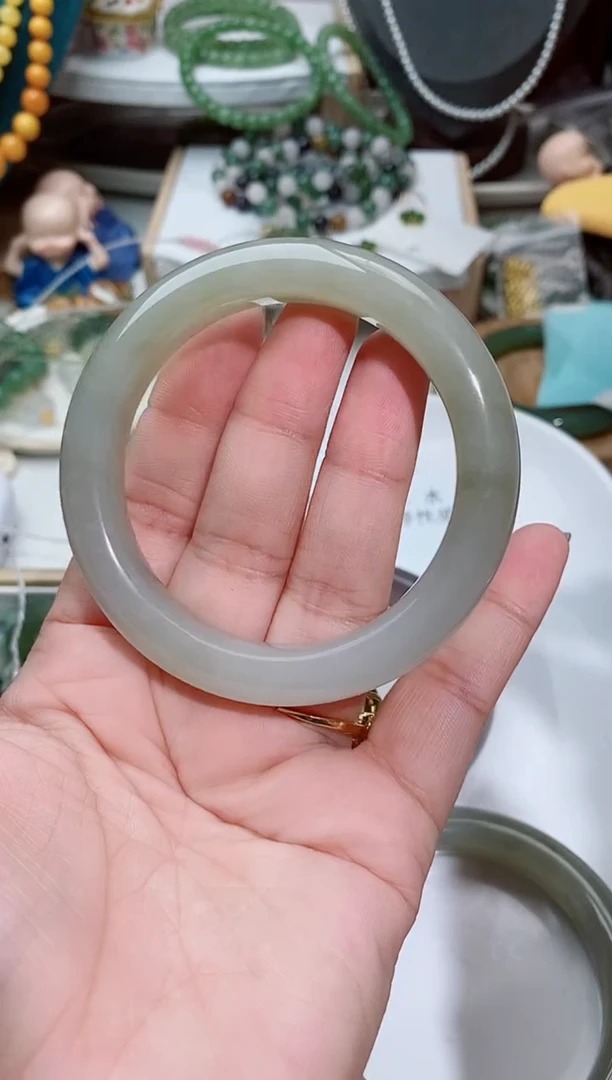 和田玉手镯未镶嵌?****?A44一个240