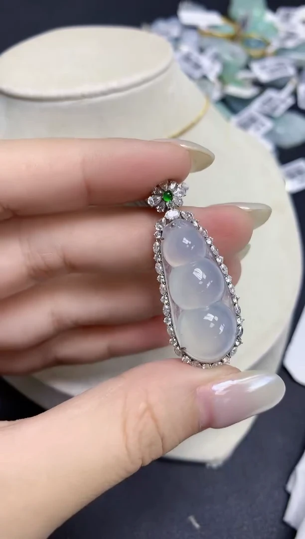 颈饰18K金镶嵌翡翠天然缅甸翡翠A货百元以上9元证书费自理