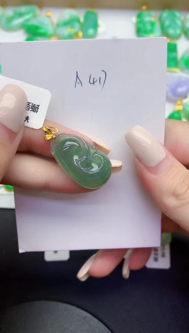 颈饰18K金镶嵌翡翠缅甸天然翡翠A货