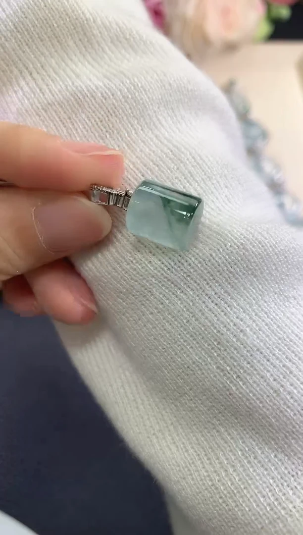 吊坠(不含链)18K金镶嵌翡翠b78