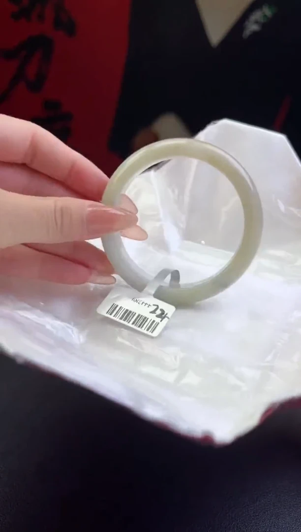 【闪购商品】翡翠手镯未镶嵌20翡翠手镯(微瑕）