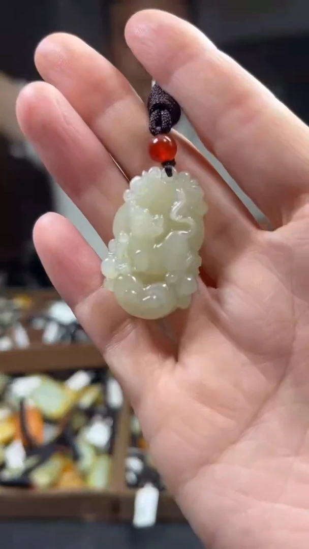 和田玉未镶嵌颈饰`