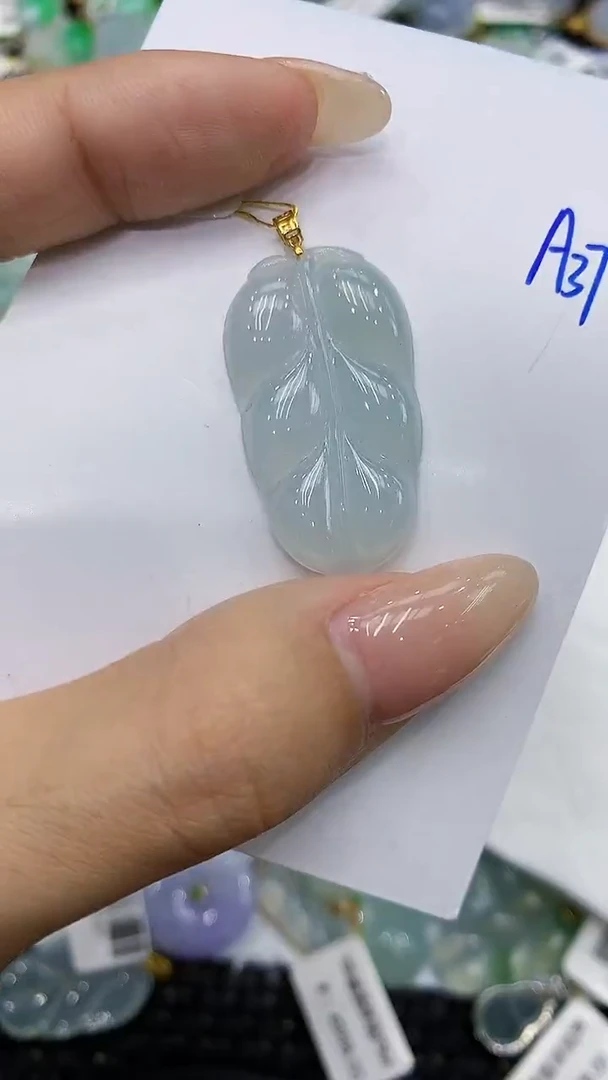 翡翠18K金镶嵌颈饰111111111111