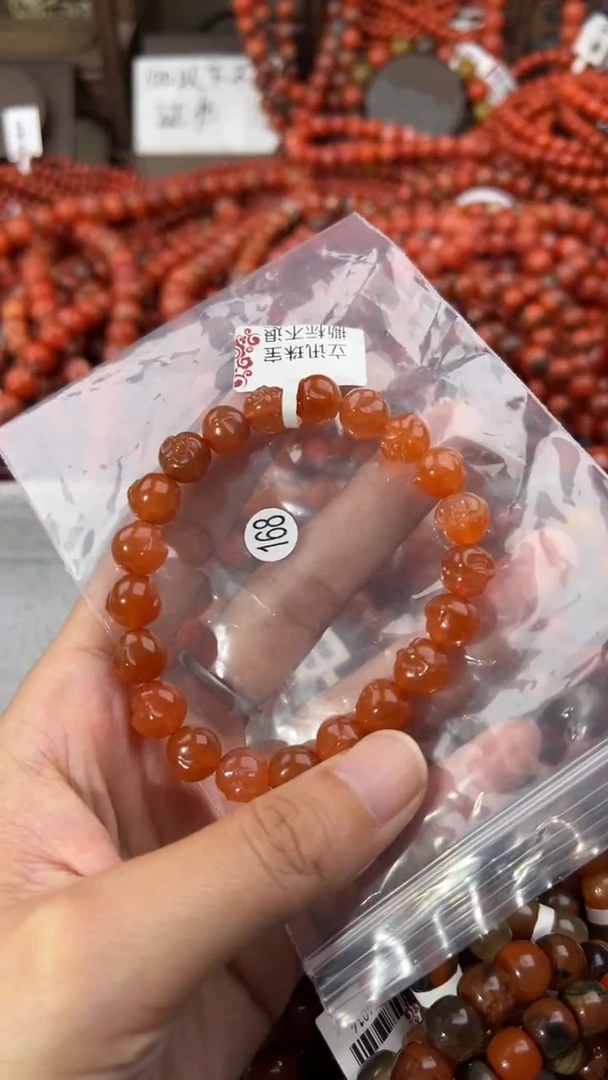 南红玛瑙手串未镶嵌南****?9