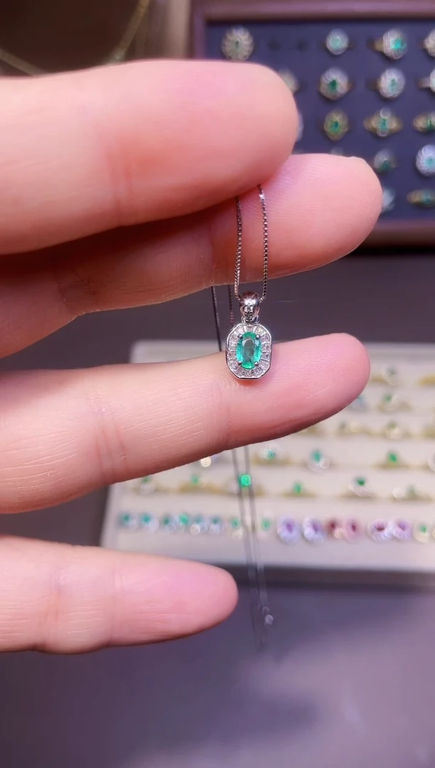 【闪购商品】祖母绿吊坠(赠链)银S925镶嵌一条