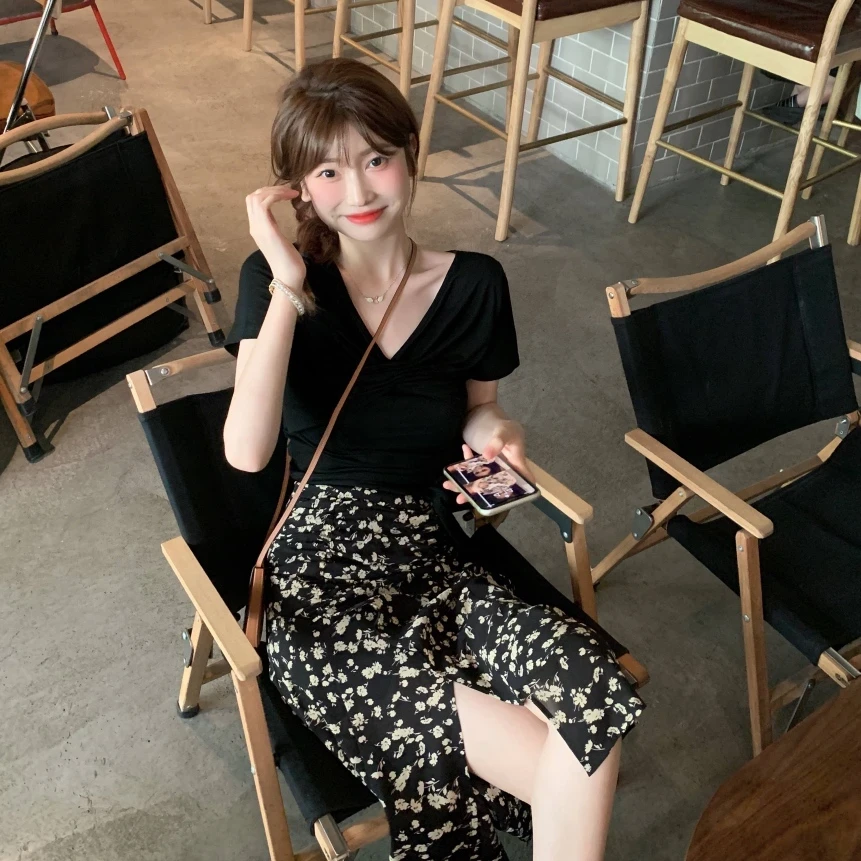 V领T恤+碎花开叉半身裙收腰显瘦短袖气质高腰时尚套装法式A26