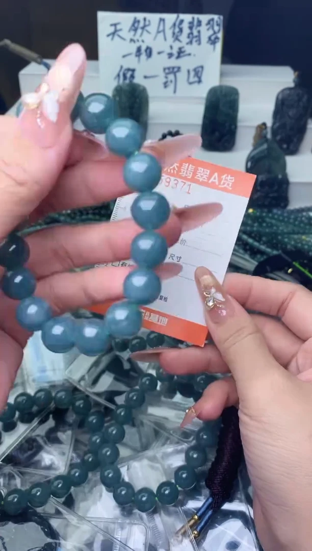 翡翠未镶嵌颈饰