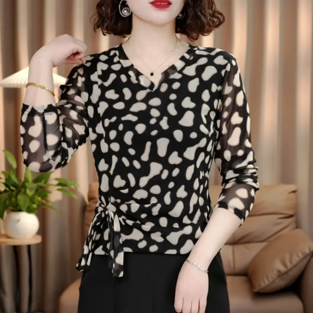 春季新款时尚洋气百搭显瘦减龄气质V领长袖弹力网纱系绳打底衫女