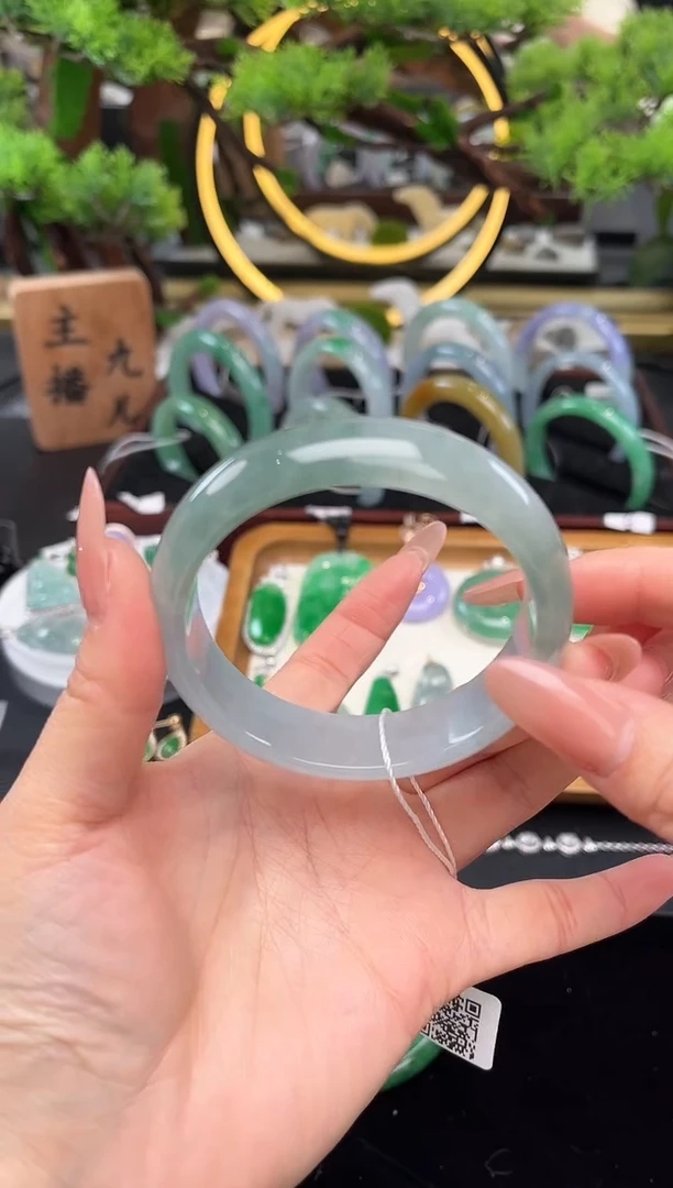 未镶嵌手镯翡翠手镯