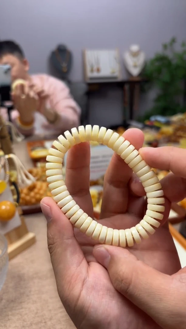 【闪购商品】蜜蜡裸石未镶嵌手串