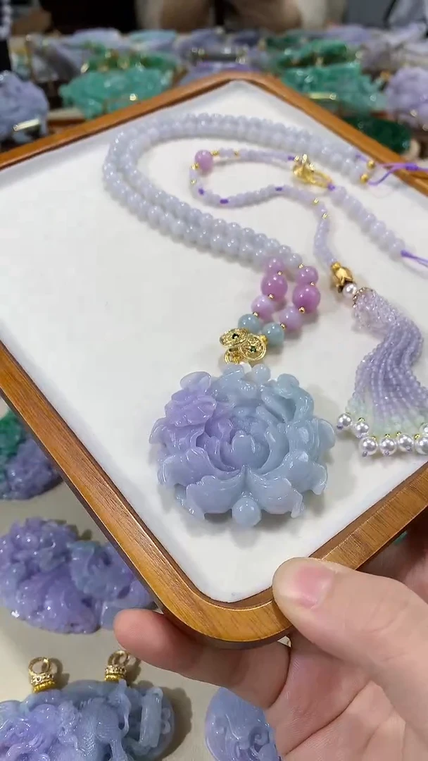 颈饰未镶嵌翡翠吊坠