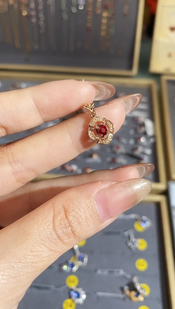 【闪购商品】红宝石颈饰18K金镶嵌吊坠