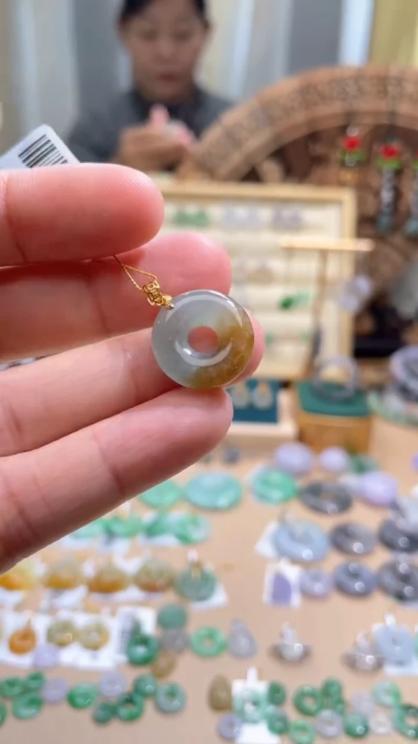 【闪购商品】翡翠颈饰18K金镶嵌甜甜圈