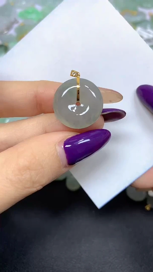 颈饰18K金镶嵌翡翠