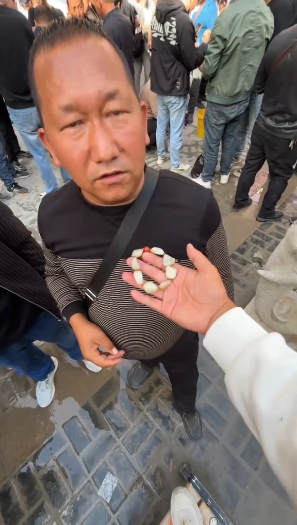 未镶嵌和田玉（糖玉）挂件和田玉