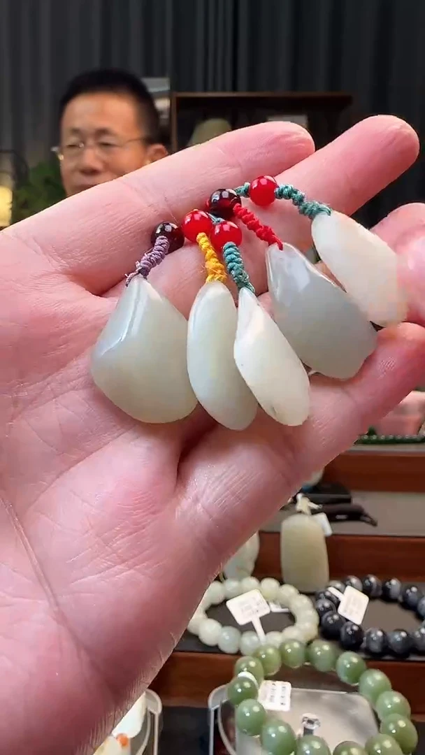 吊坠(不含链)未镶嵌和田玉挂件多样性发货，拍一发一