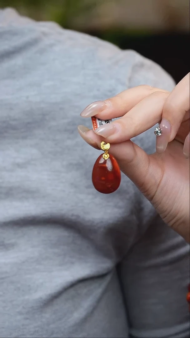 18K金镶嵌吊坠南红玛瑙D