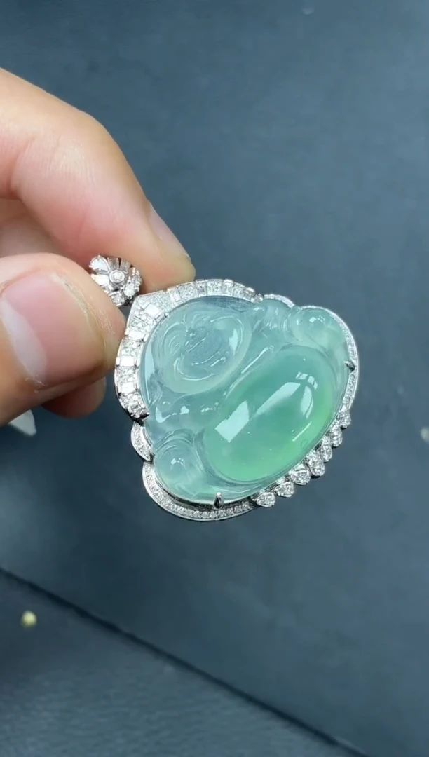 颈饰18K金镶嵌翡翠佛公