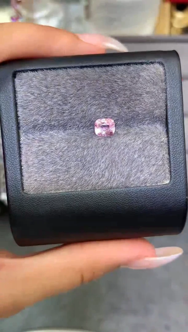 未镶嵌裸石定制尖晶石枕型 粉香槟色调 1.19ct