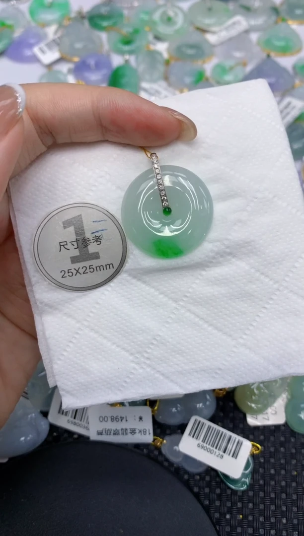 颈饰18K金镶嵌翡翠111111111