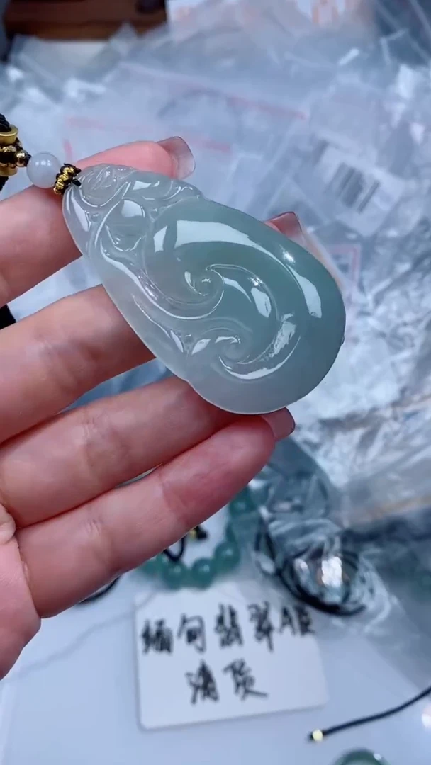 翡翠未镶嵌颈饰吊坠