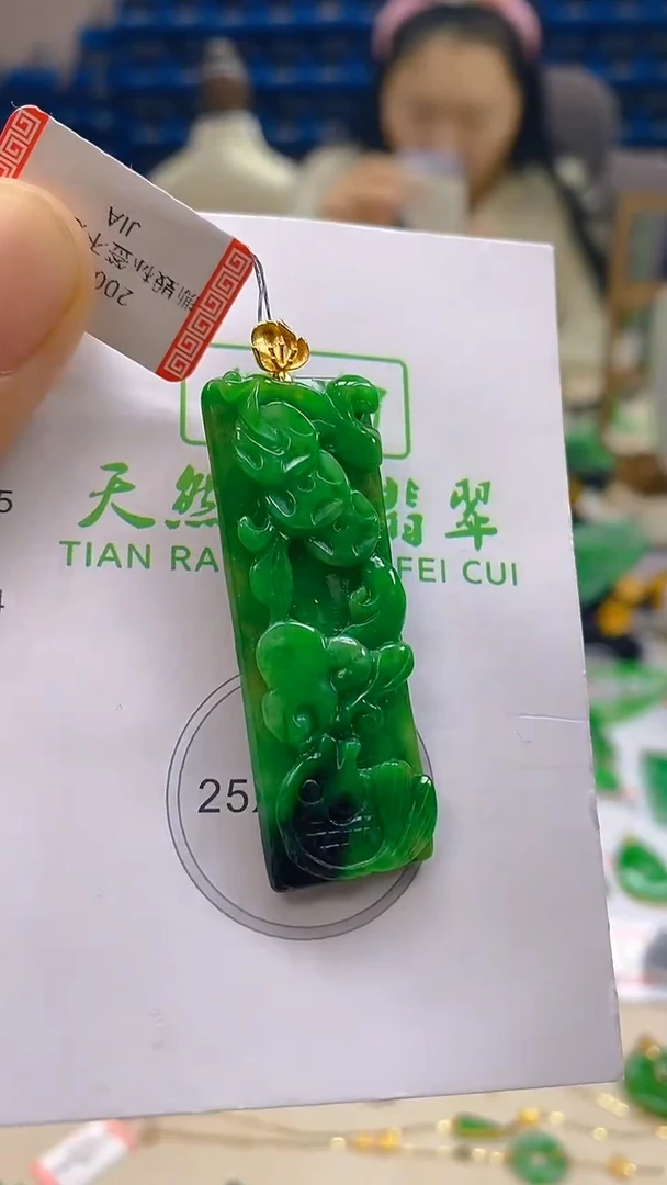 颈饰18K金镶嵌翡翠新号开播 全场乱卖