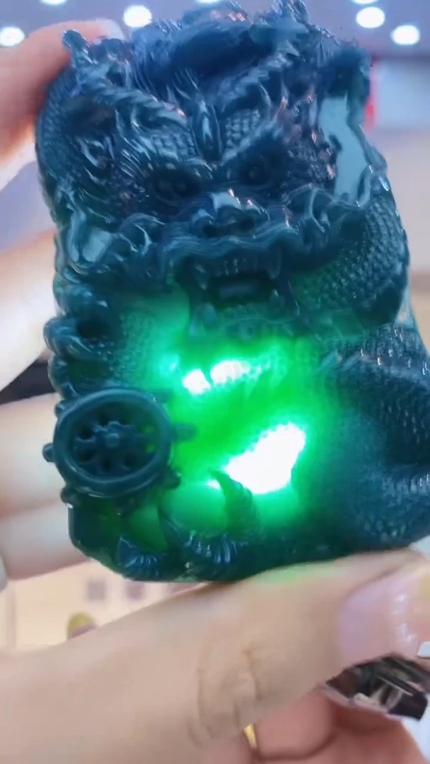 翡翠未镶嵌颈饰********1