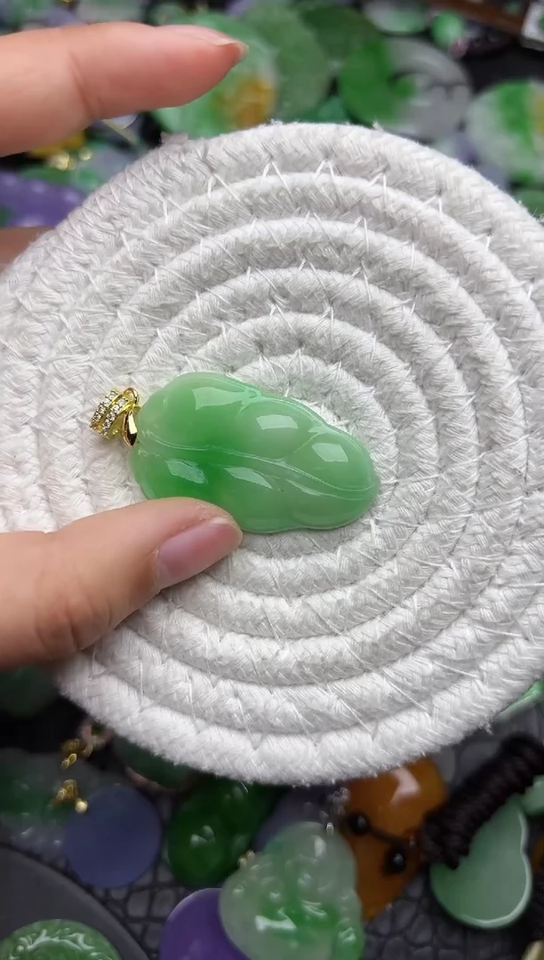 颈饰未镶嵌翡翠缅甸翡翠吊坠