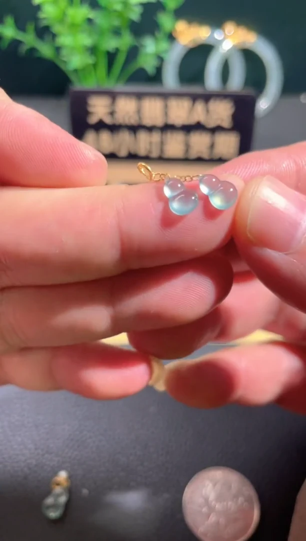 翡翠18K金镶嵌颈饰翡翠