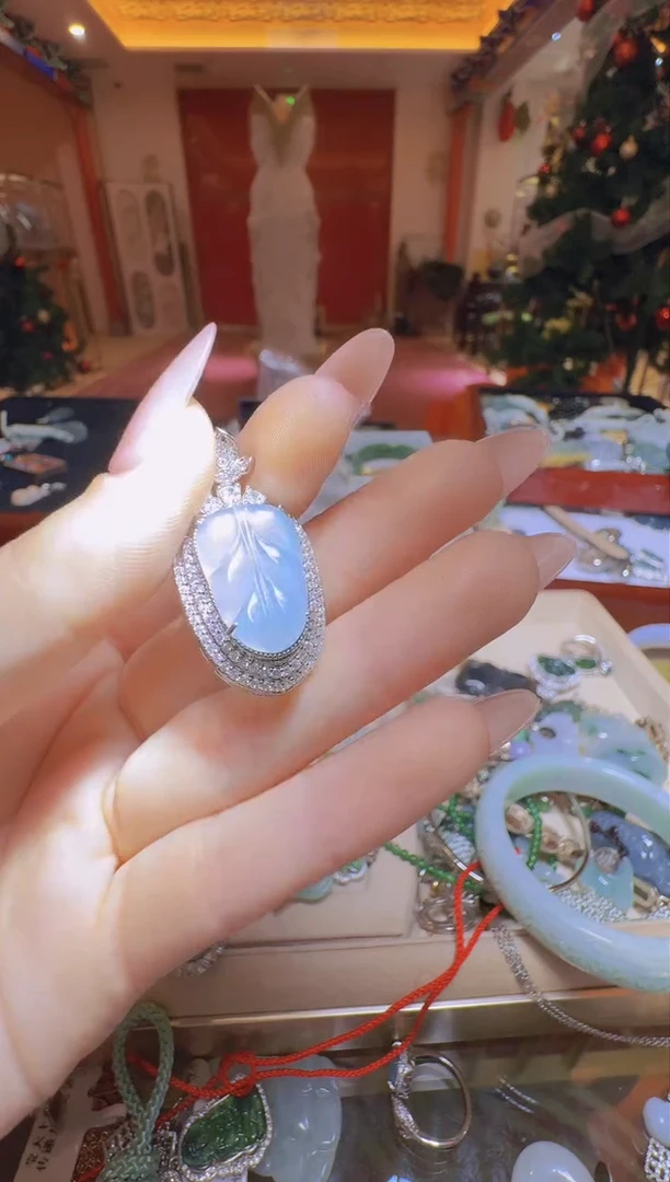 【闪购商品】翡翠吊坠(不含链)未镶嵌翡翠