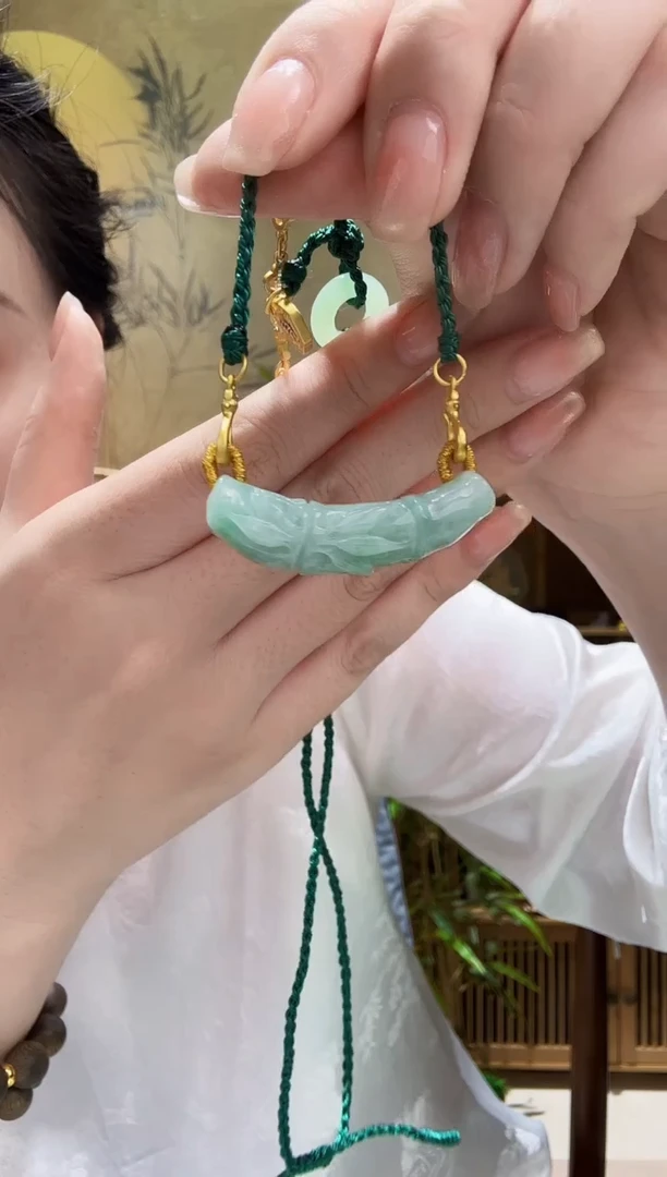 颈饰未镶嵌翡翠吊坠