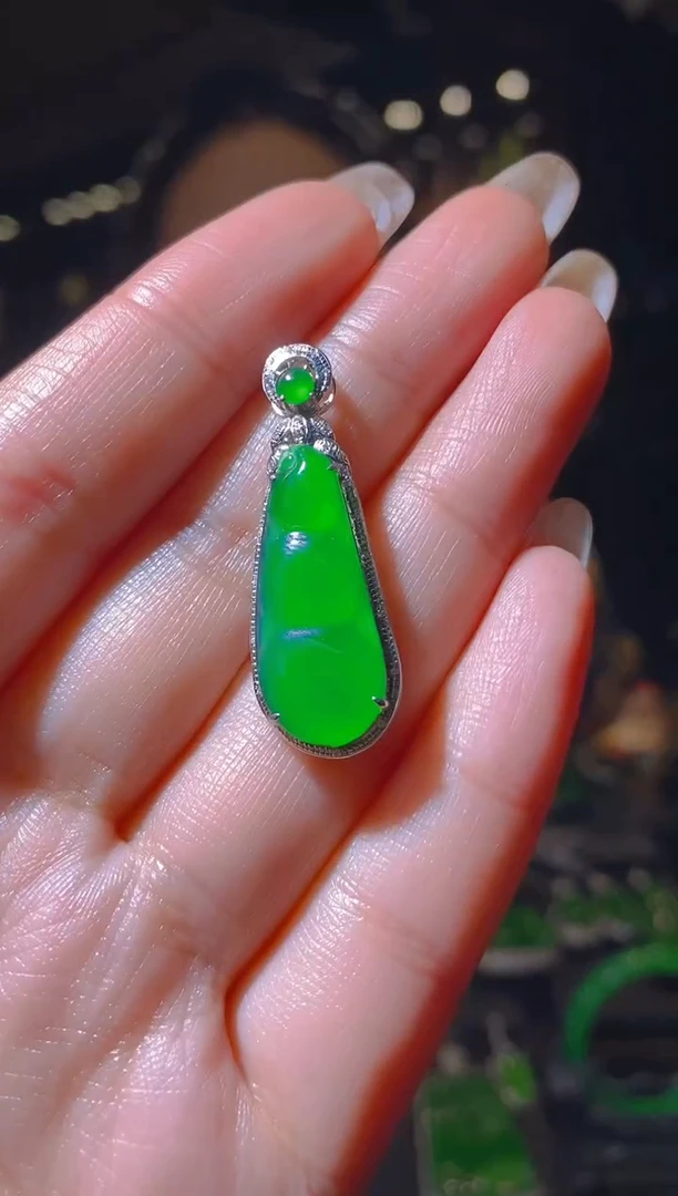 【闪购商品】翡翠吊坠(赠链)18K金镶嵌061