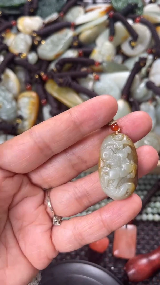 【闪购商品】和田玉颈饰未镶嵌多样性发货没有证书拍一发一有瑕