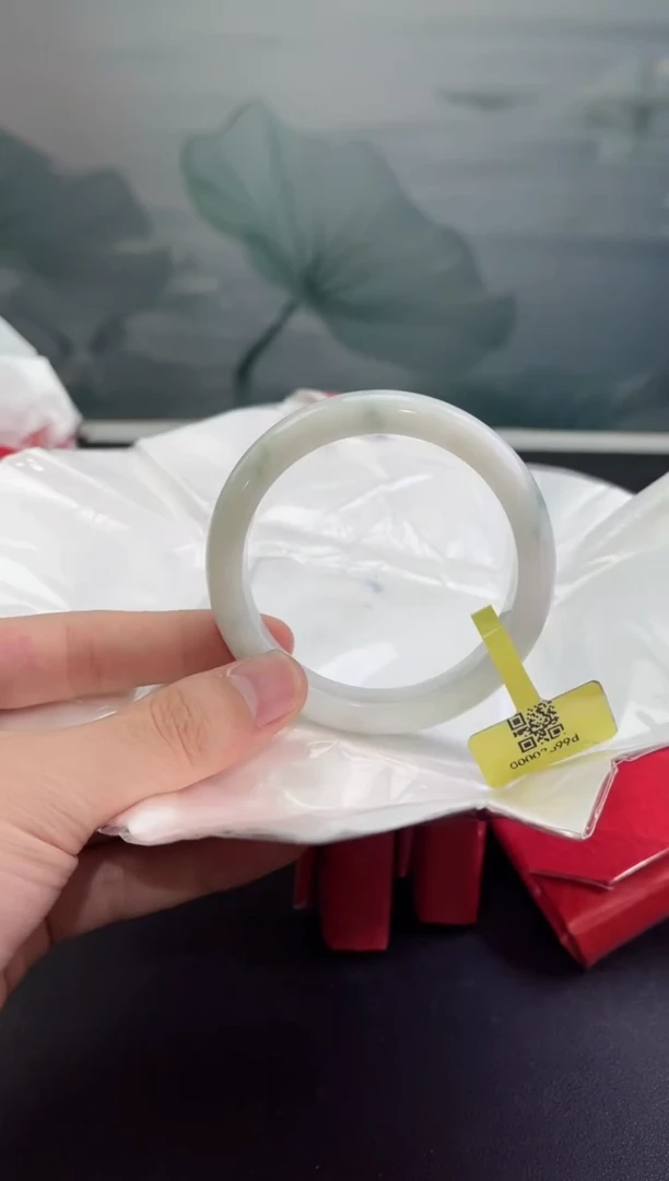 翡翠手镯未镶嵌翡翠手镯