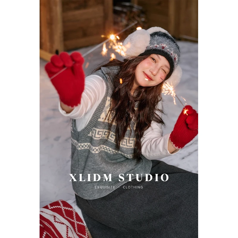 小俪大码女装圣诞氛围穿搭北极绒撞色提花冬季针织马甲DD6C091247