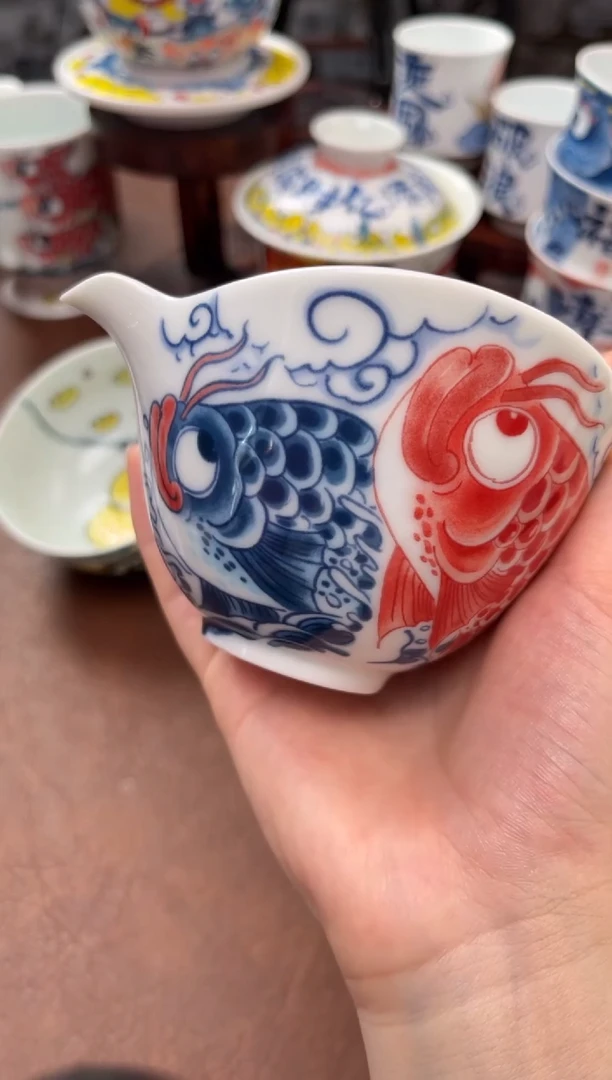 昨明（福利价格）红蓝鱼手抓壶