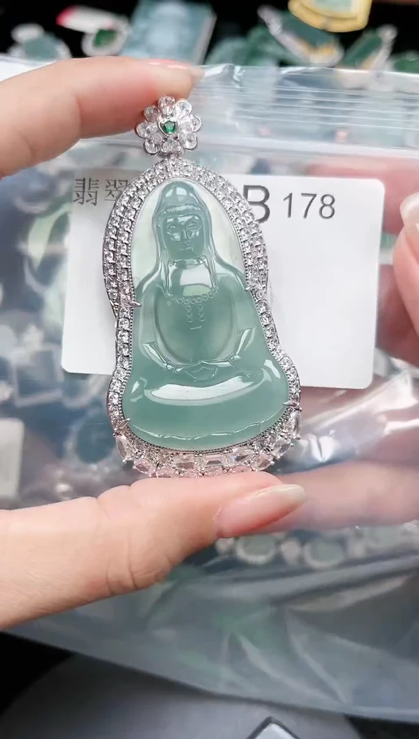 【闪购商品】翡翠颈饰未镶嵌赠皮绳178