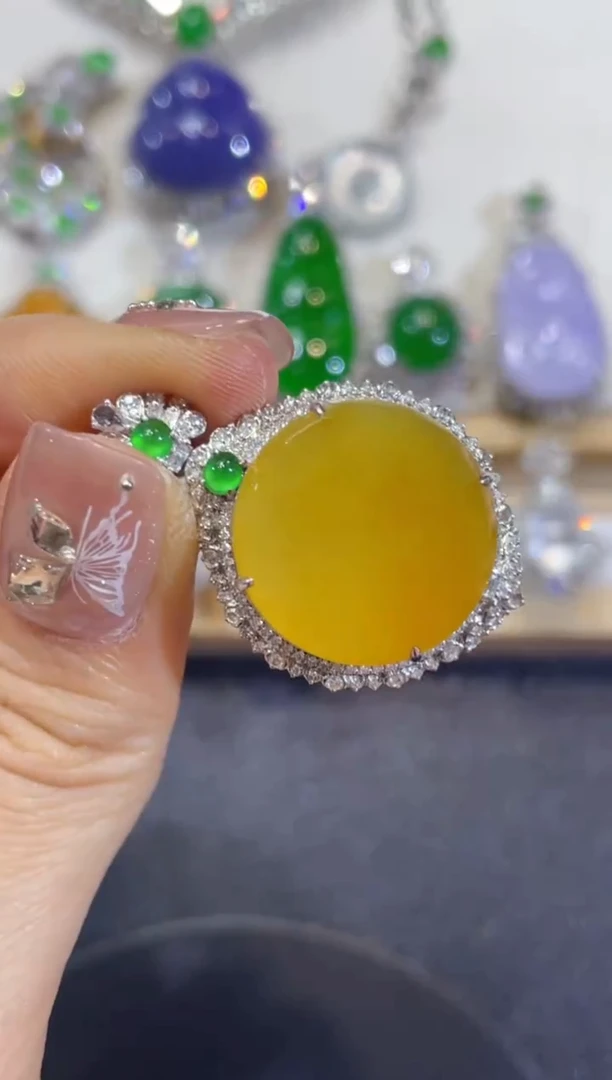 吊坠(不含链)18K金镶嵌翡翠团购59