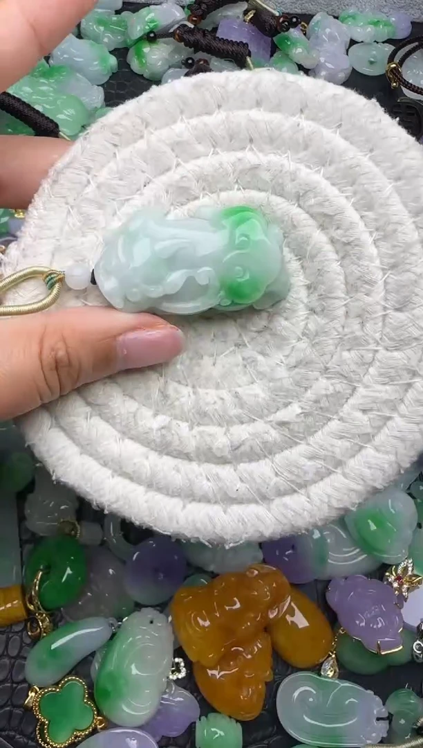 颈饰未镶嵌翡翠缅甸翡翠吊坠