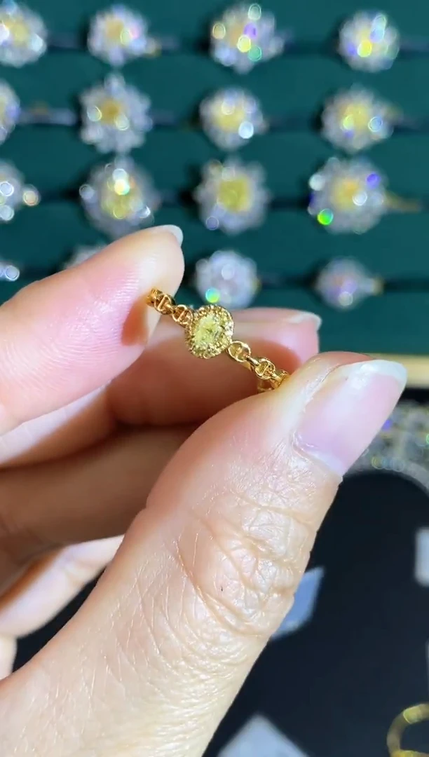 18K金镶嵌戒指钻石戒指