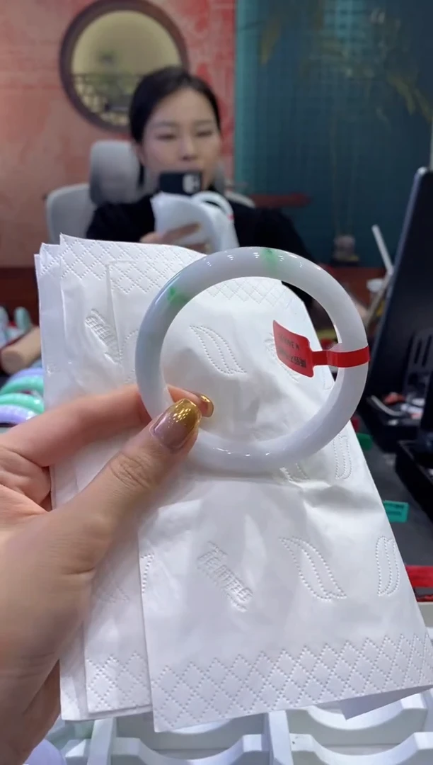 翡翠手镯未镶嵌多人07735