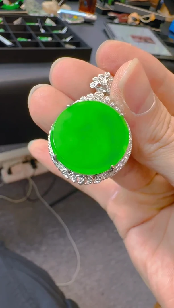 吊坠(赠链)18K金镶嵌翡翠陈***行天然A货翡翠