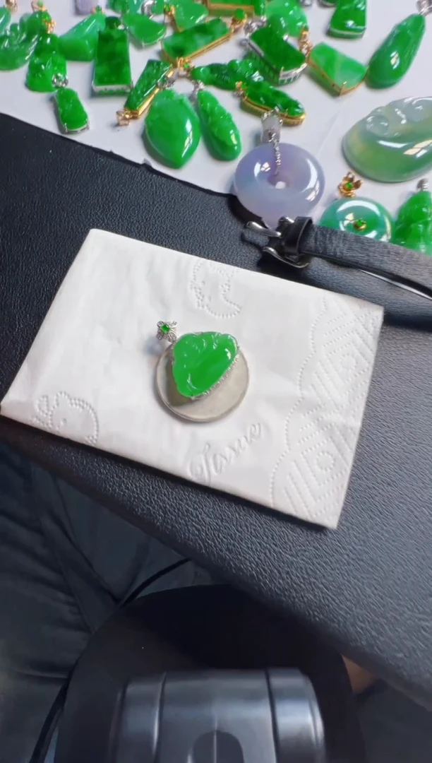 吊坠(不含链)18K金镶嵌翡翠5800