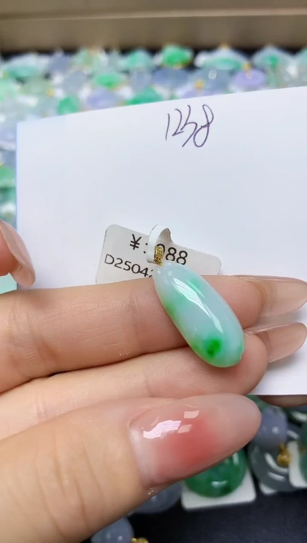 翡翠18K金镶嵌颈饰 天然缅甸翡翠A货