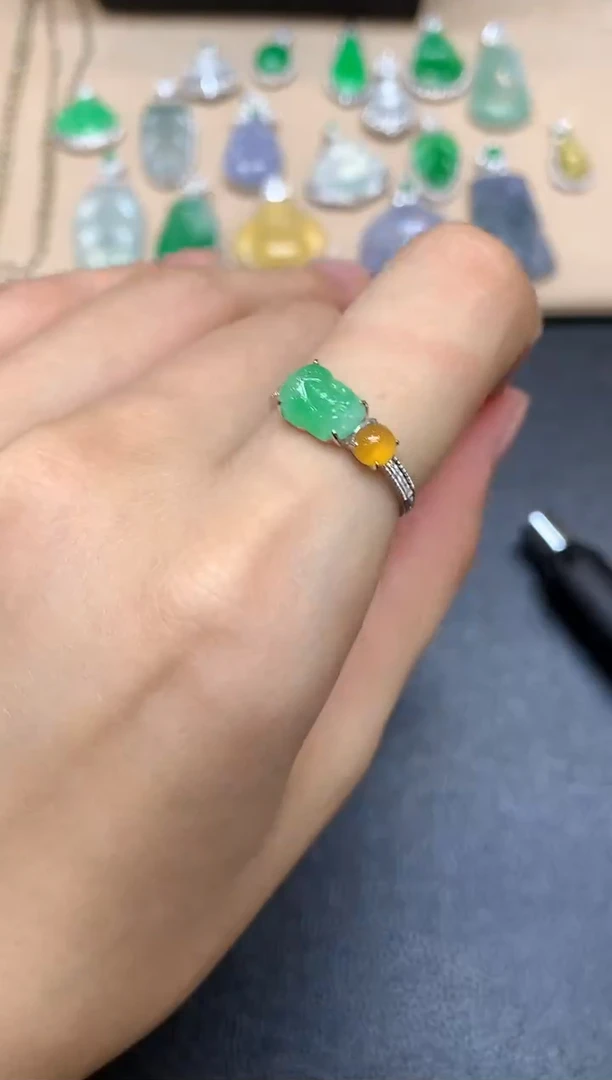 18K金镶嵌戒指翡翠貔貅【无服务费