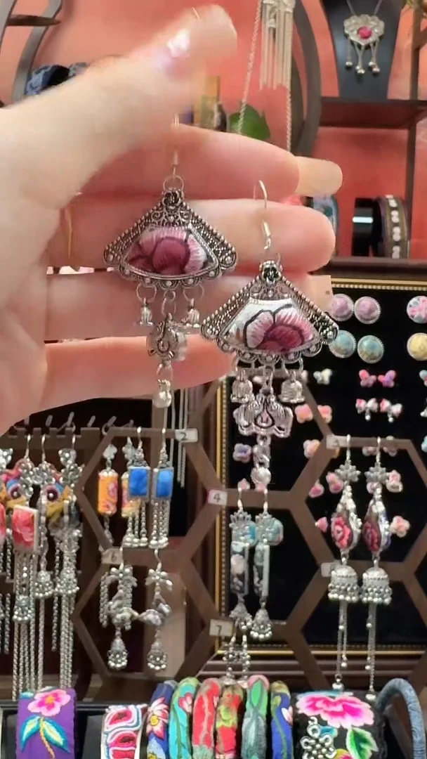 织绣 云织谣民族风精美饰品   418