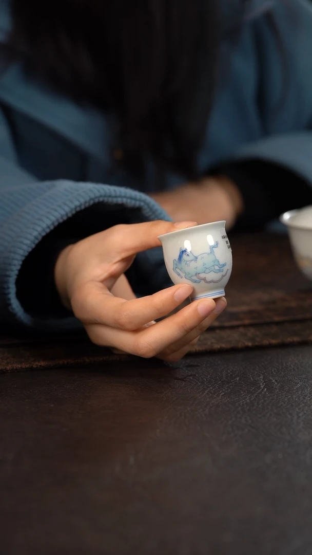 【闪购商品】杯活动价聚澜堂斗彩小鹿玉兰杯 蓝色