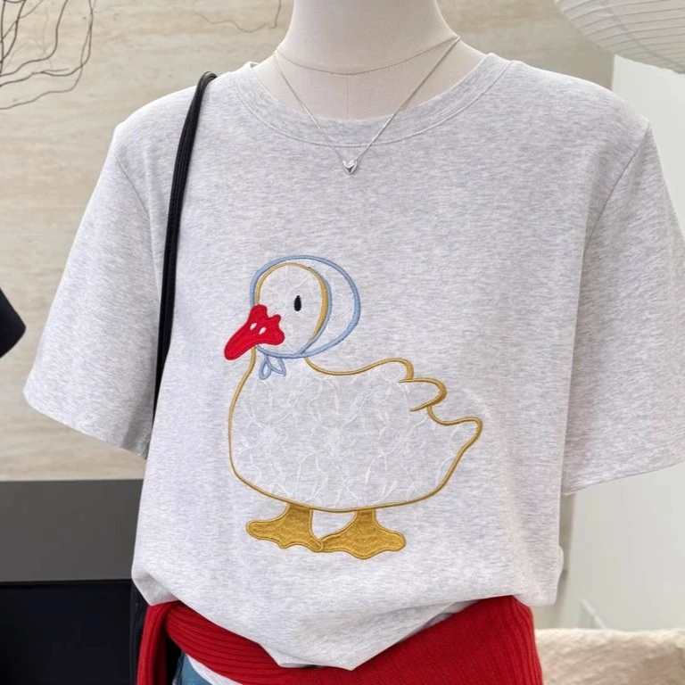 特大码300斤韩系宽松圆领休闲设计感百搭刺绣鸭子短袖T恤上衣女夏