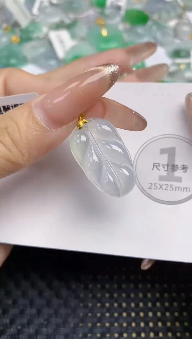 颈饰18K金镶嵌翡翠 天然缅甸A货翡翠百元以上9元证书费自理