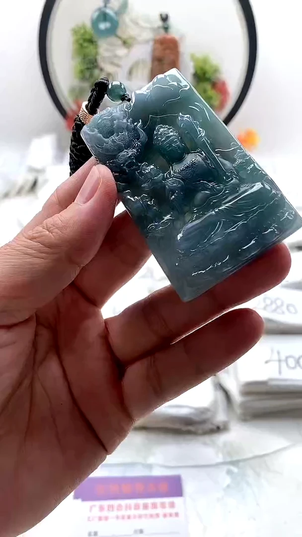 颈饰未镶嵌翡翠虚空藏